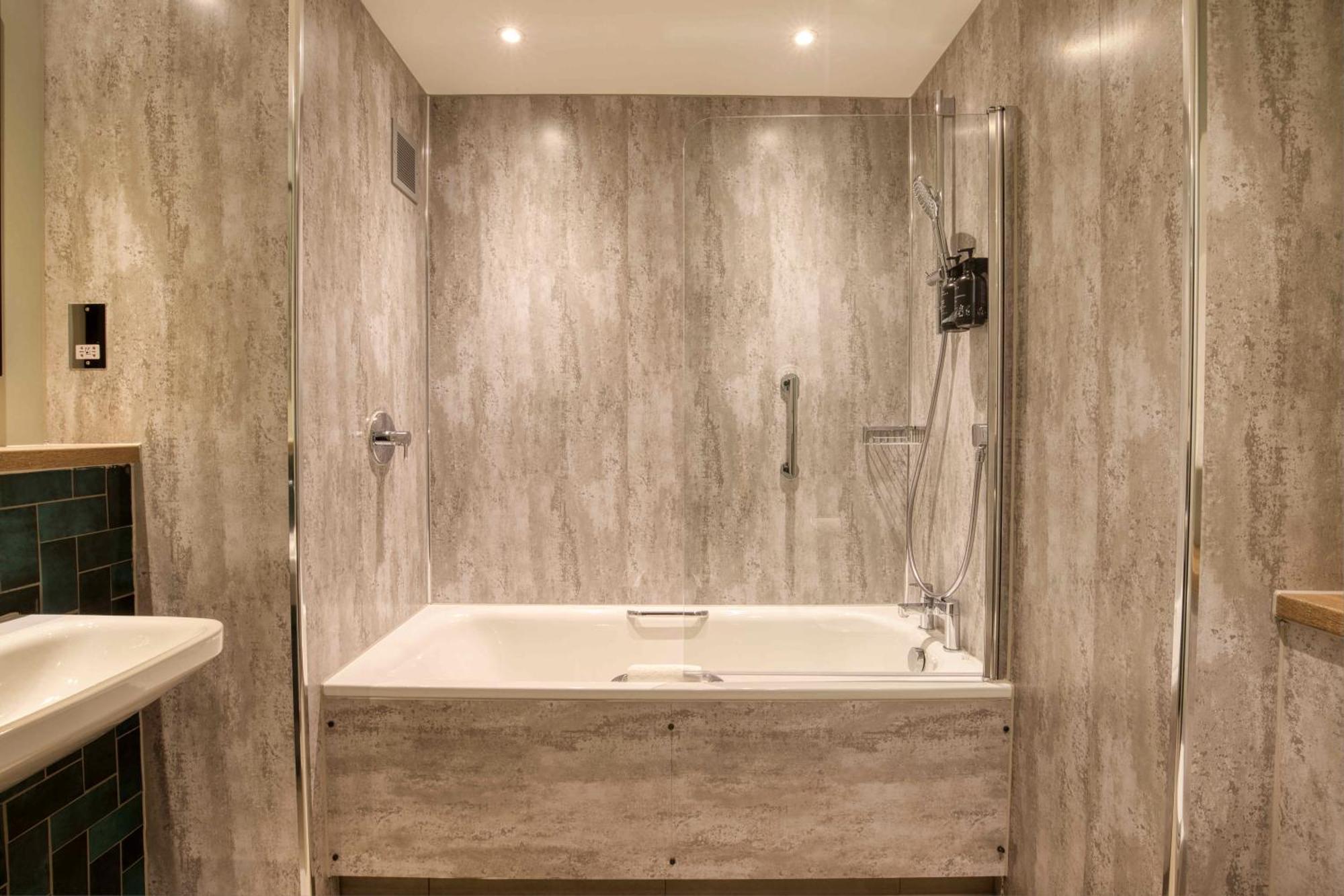 Royal National Hotel 3*
