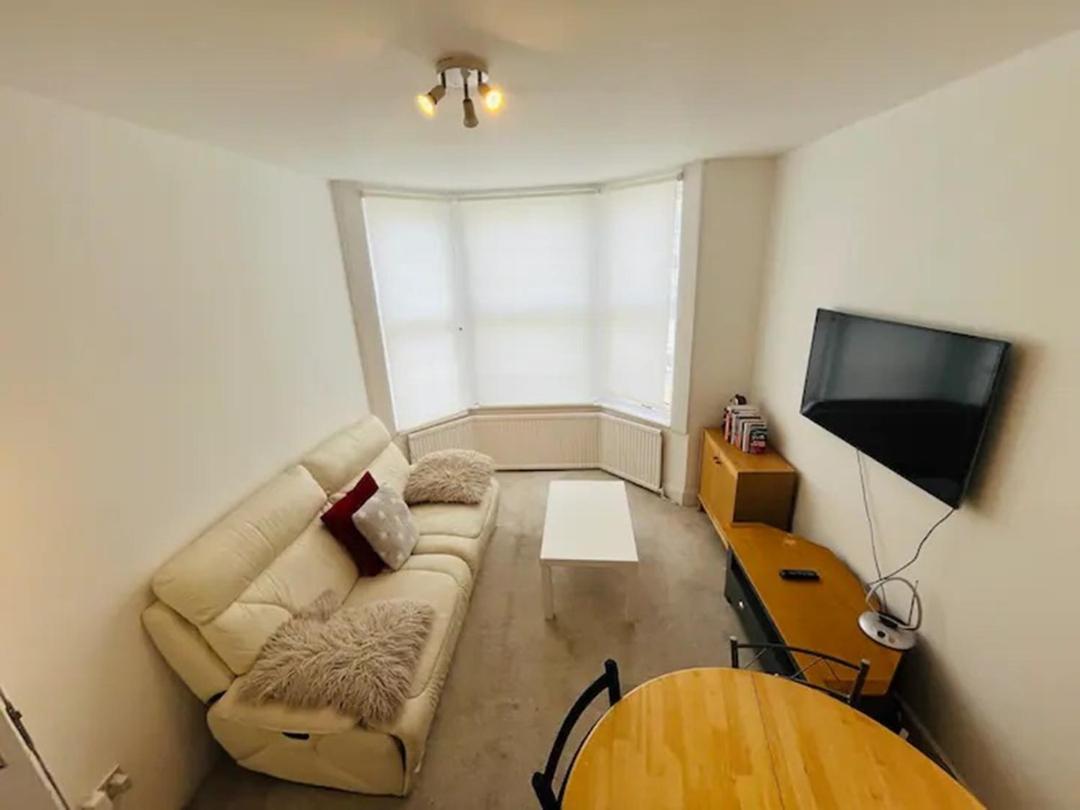 Spacious 3 Bed Flat In Greenwich * Londres