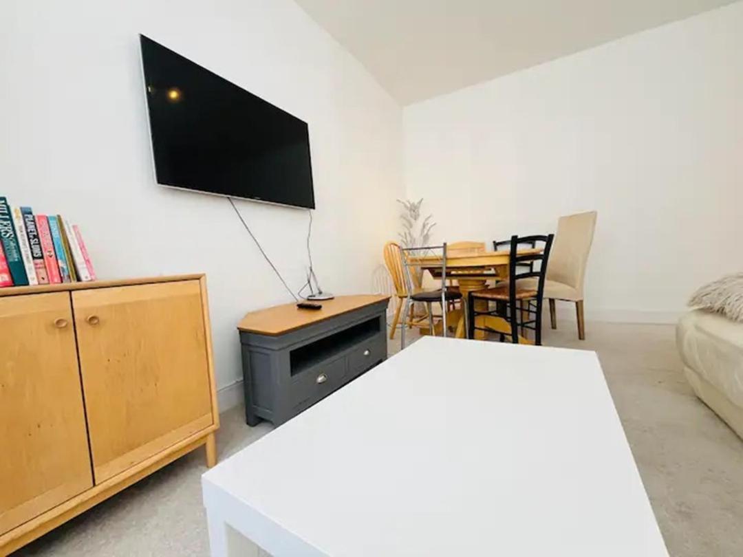 Spacious 3 Bed Flat In Greenwich