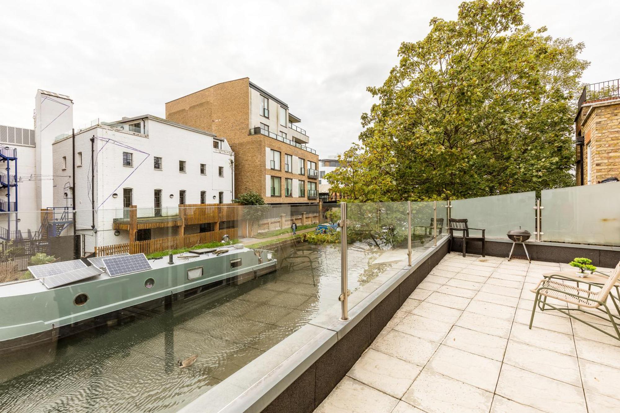 Luxury Notting Hill On Canal In Of Westminster Trendy Massive London