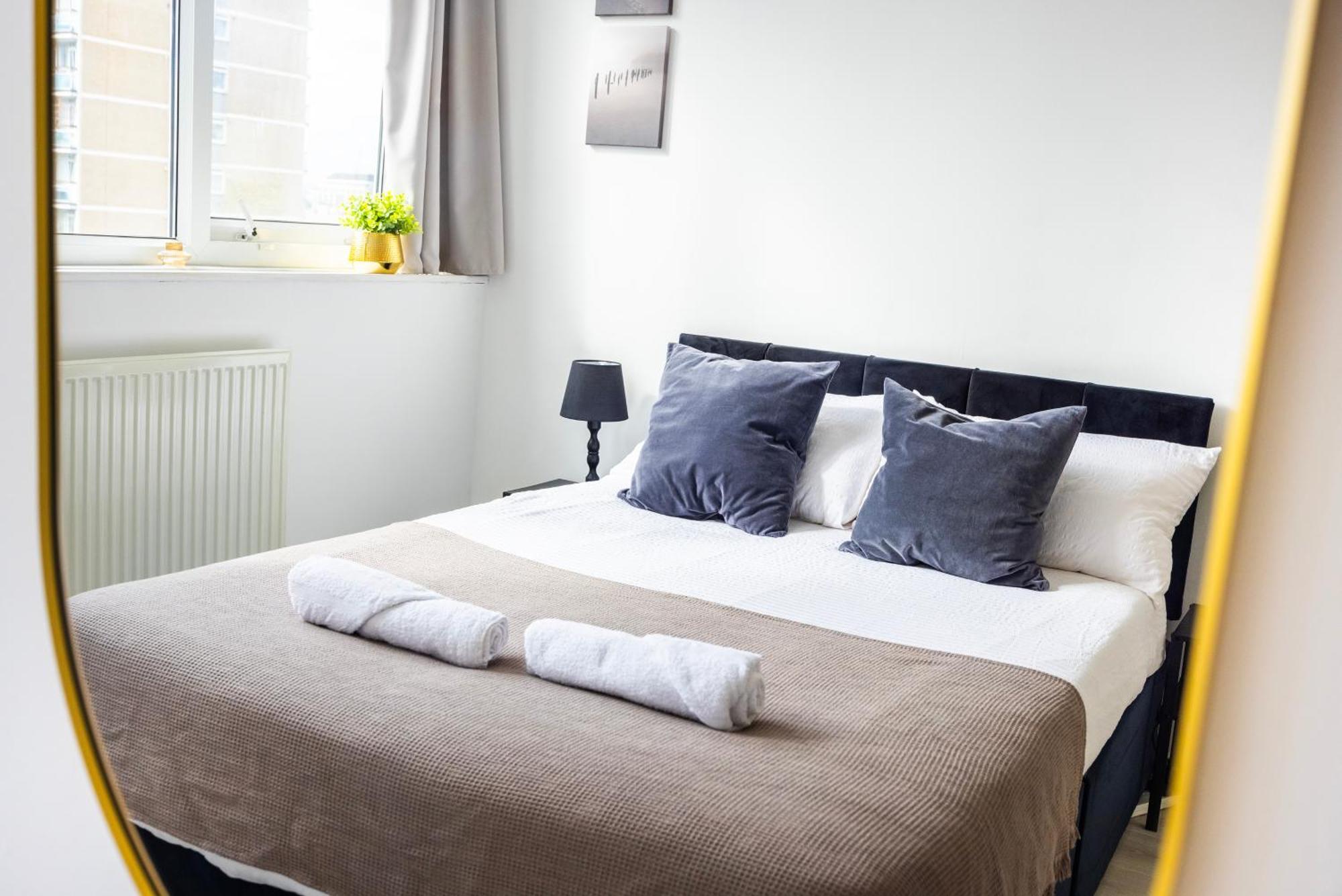 Poplar - Sleep 4-5 - Ideal For Business Travellers & Contractors - Near Canary Wharf And Dlr Station - Parking Tickets Available On Request Londen