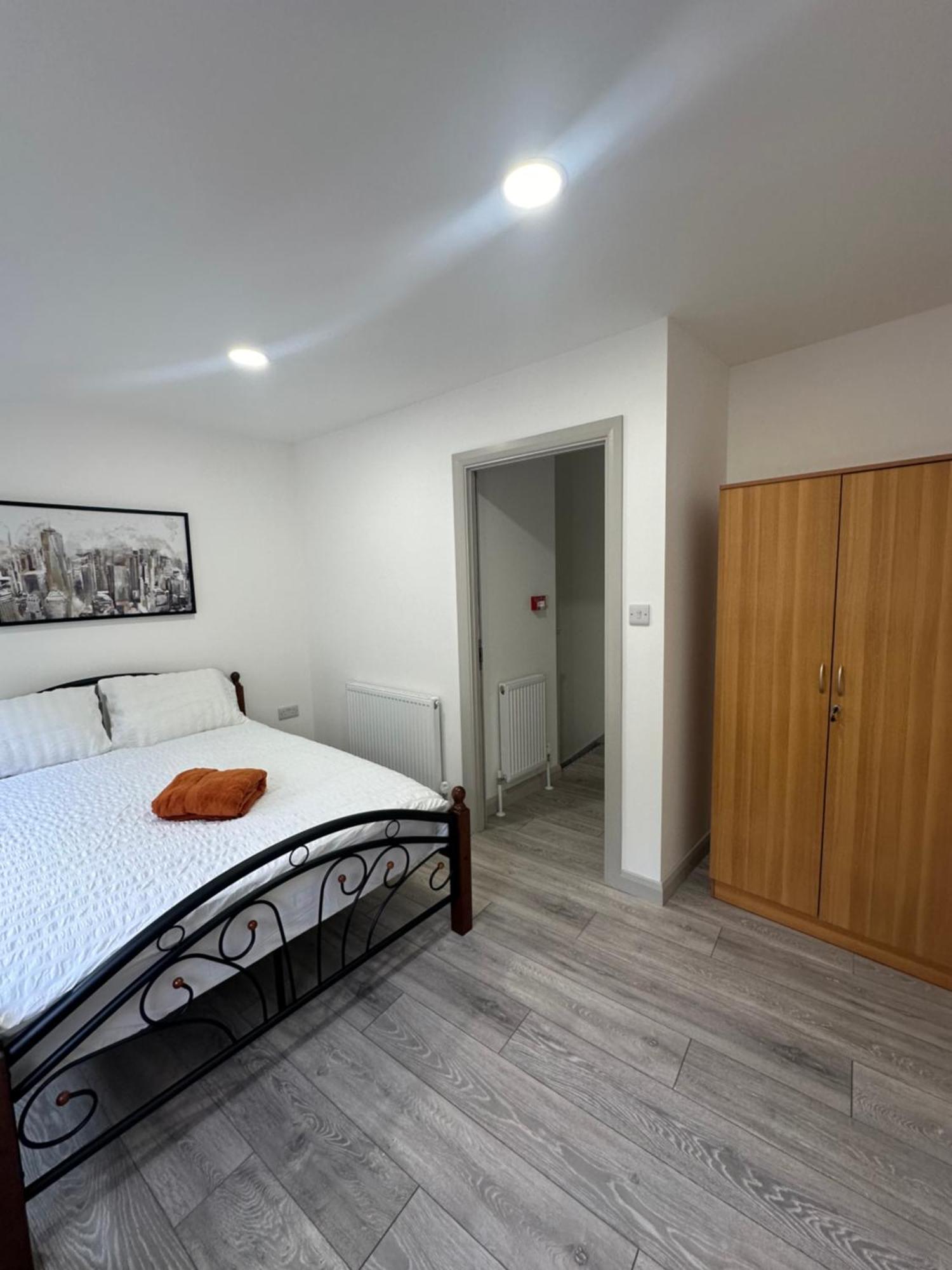 Apartamento Modern 3 Bedroom With 2 Bathroom In Londres