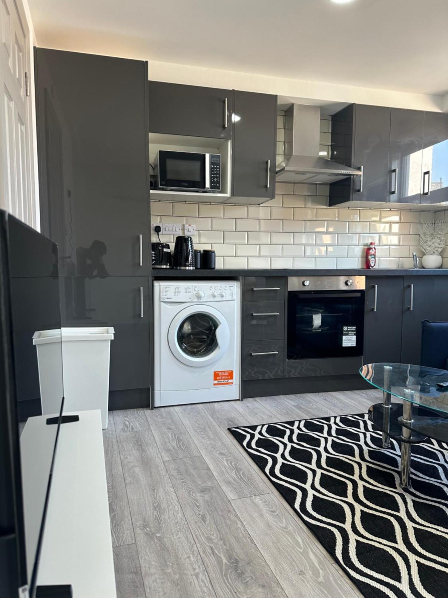 Modern 3 Bedroom With 2 Bathroom In Londres