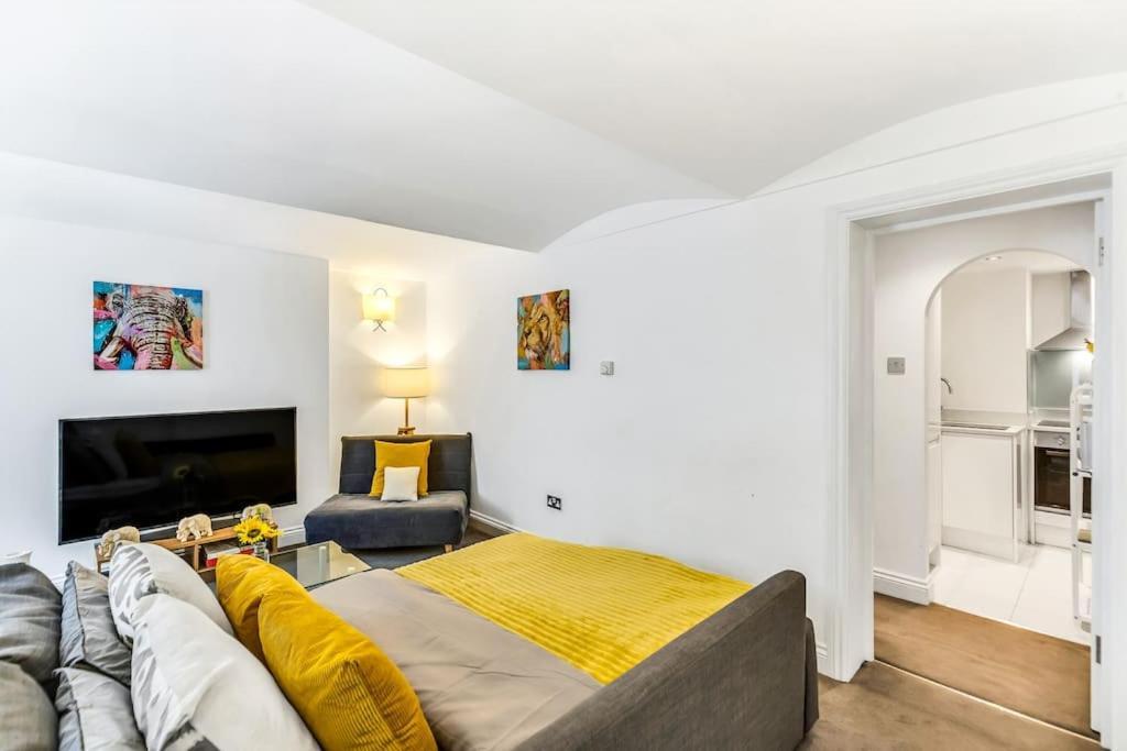 Elegant In The Heart Of Chelsea Sleeps 7