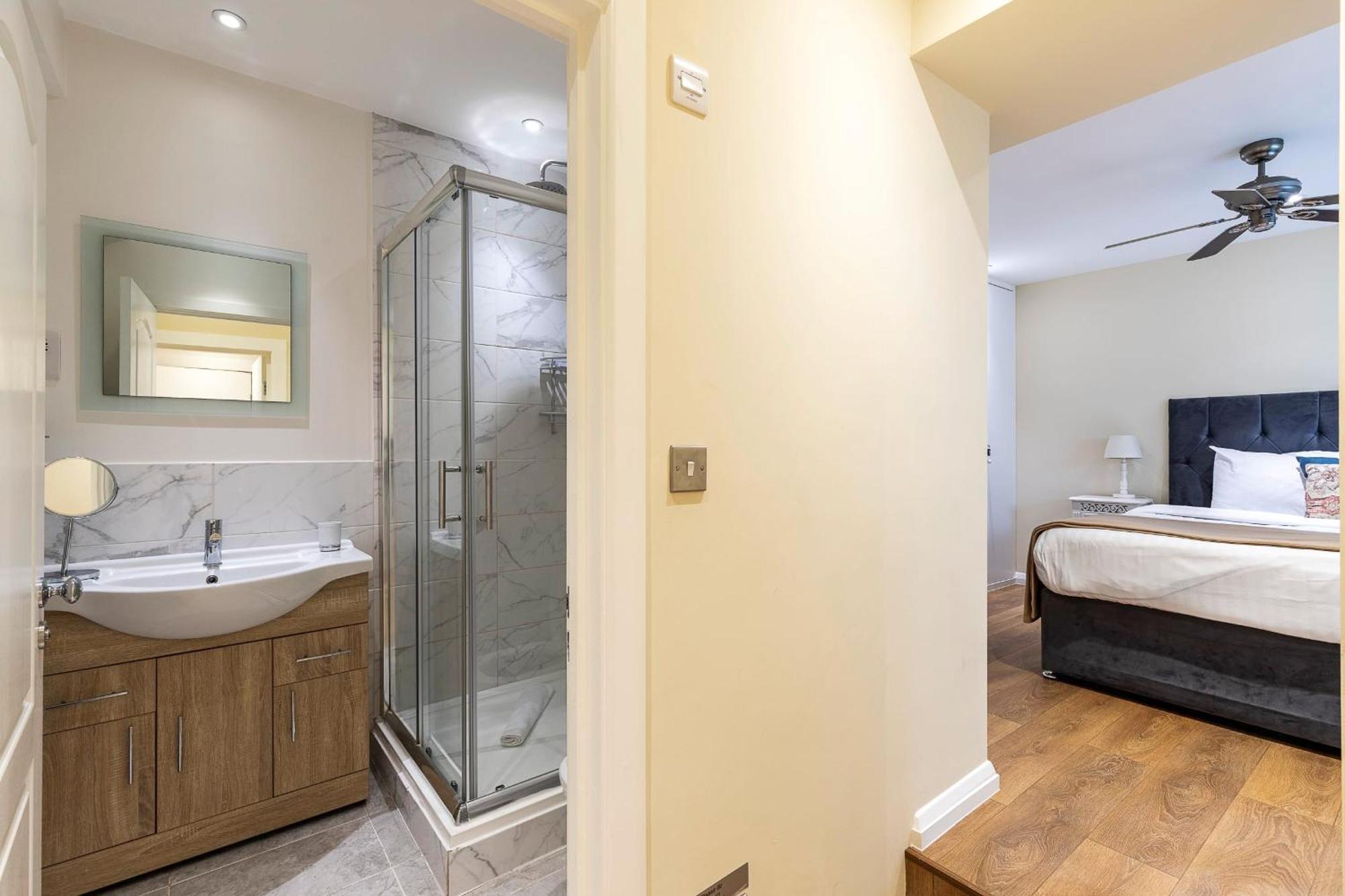 Appartement Elegant Two Bedroom Flat In Redcliffe Gardens *