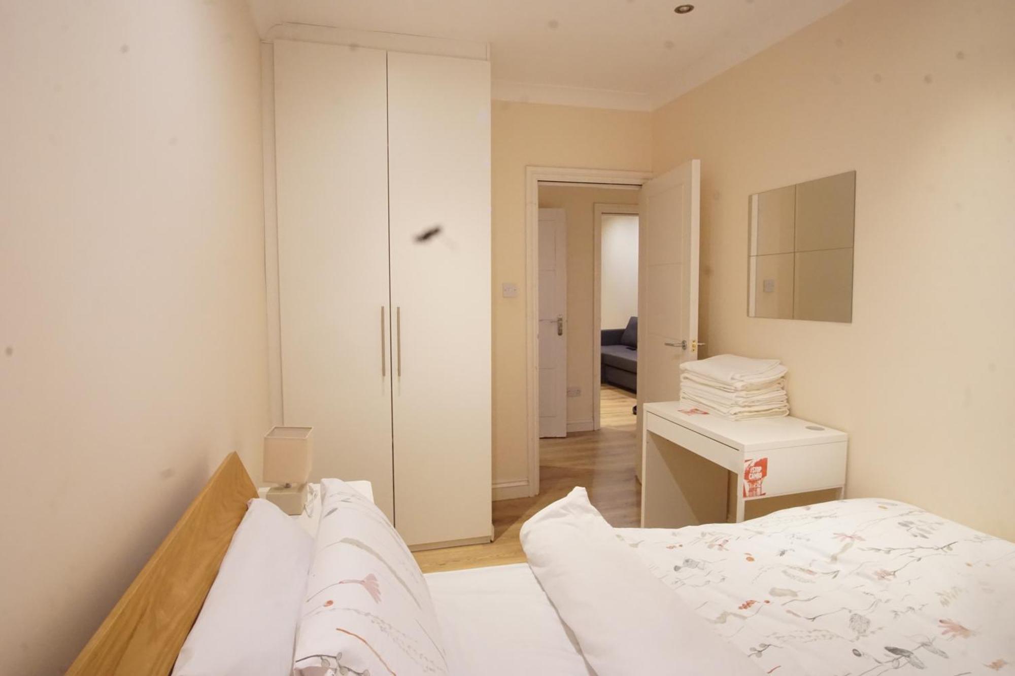 Evergreen Apartments- Flat 2 *