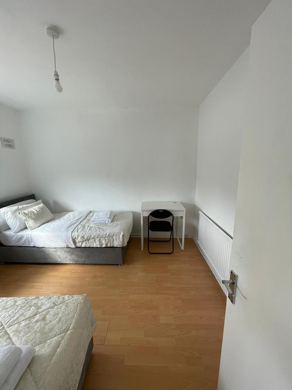 Lovely Spacious 3 Bedroom House With Sofa Bed, 30 Minutes From