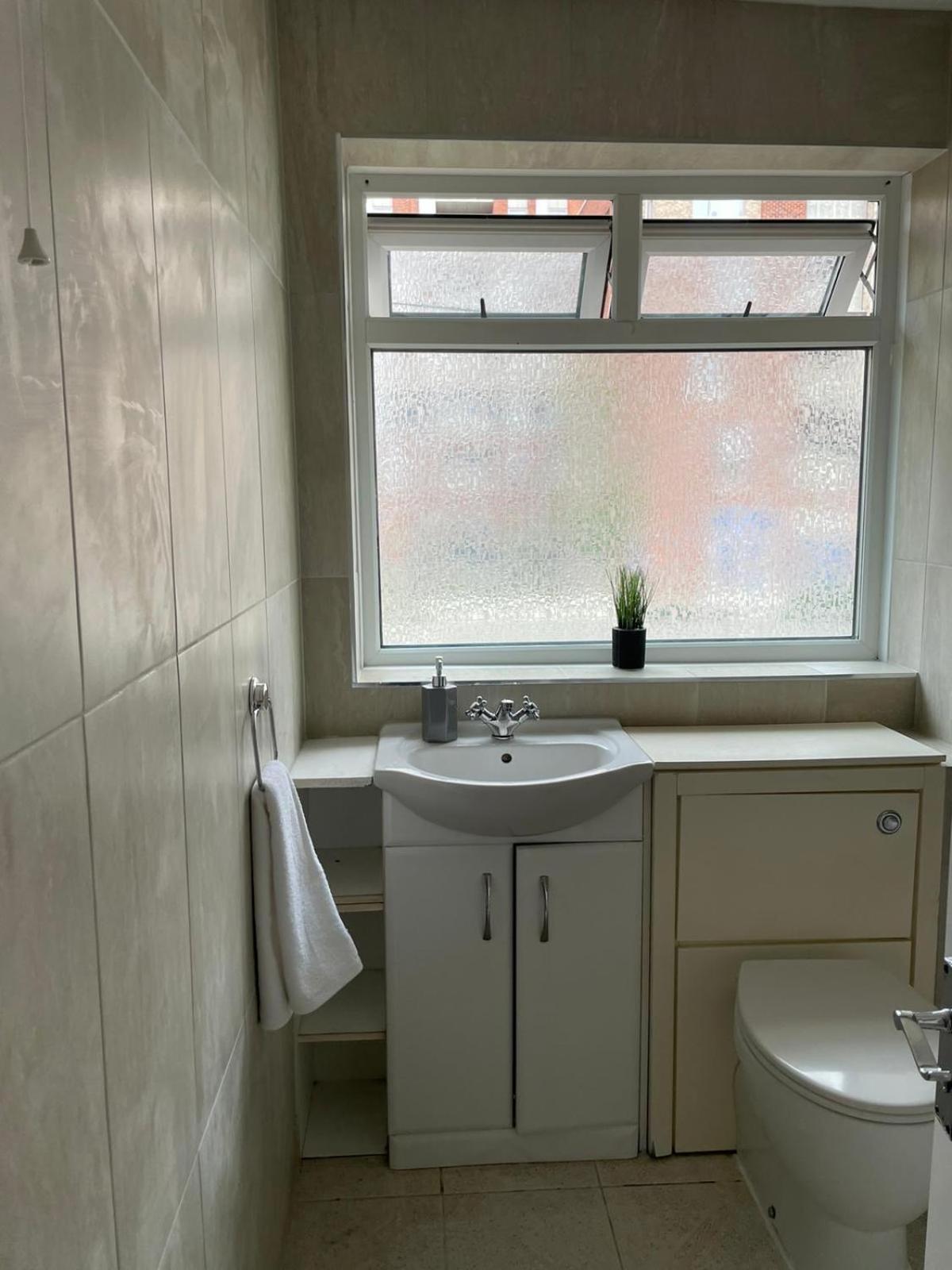 Lovely Spacious 3 Bedroom House With Sofa Bed, 30 Minutes From Ferienhaus