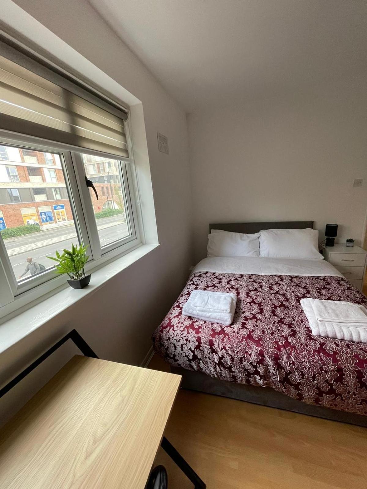 Ferienhaus Lovely Spacious 3 Bedroom House With Sofa Bed, 30 Minutes From London