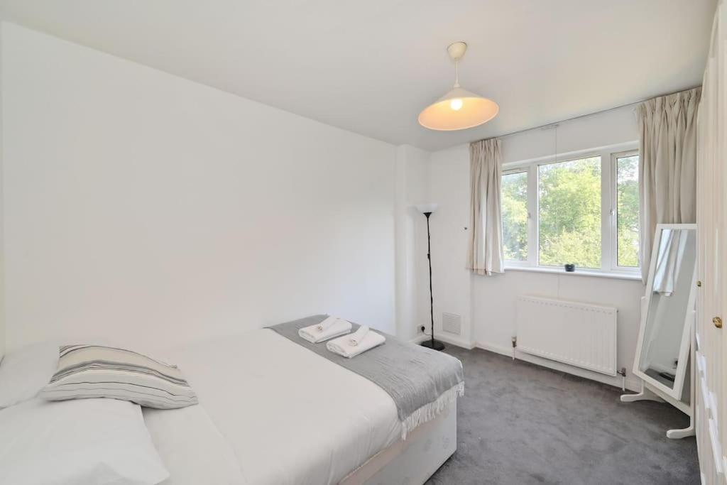 3-bedroom With Parking In Maida Vale Londres