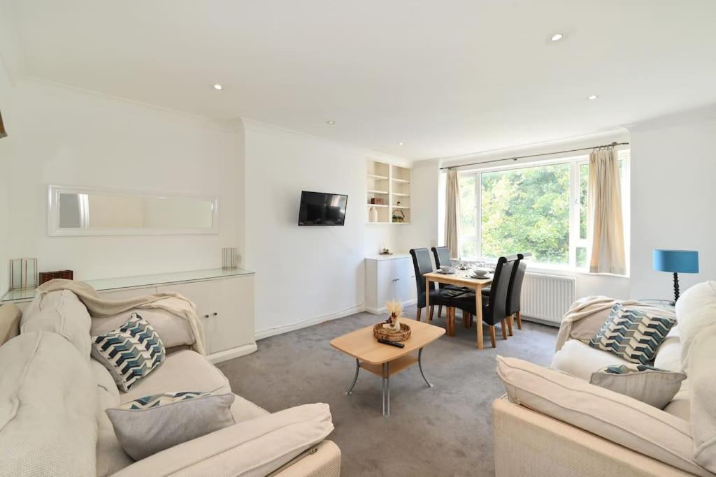 3-bedroom With Parking In Maida Vale Londres