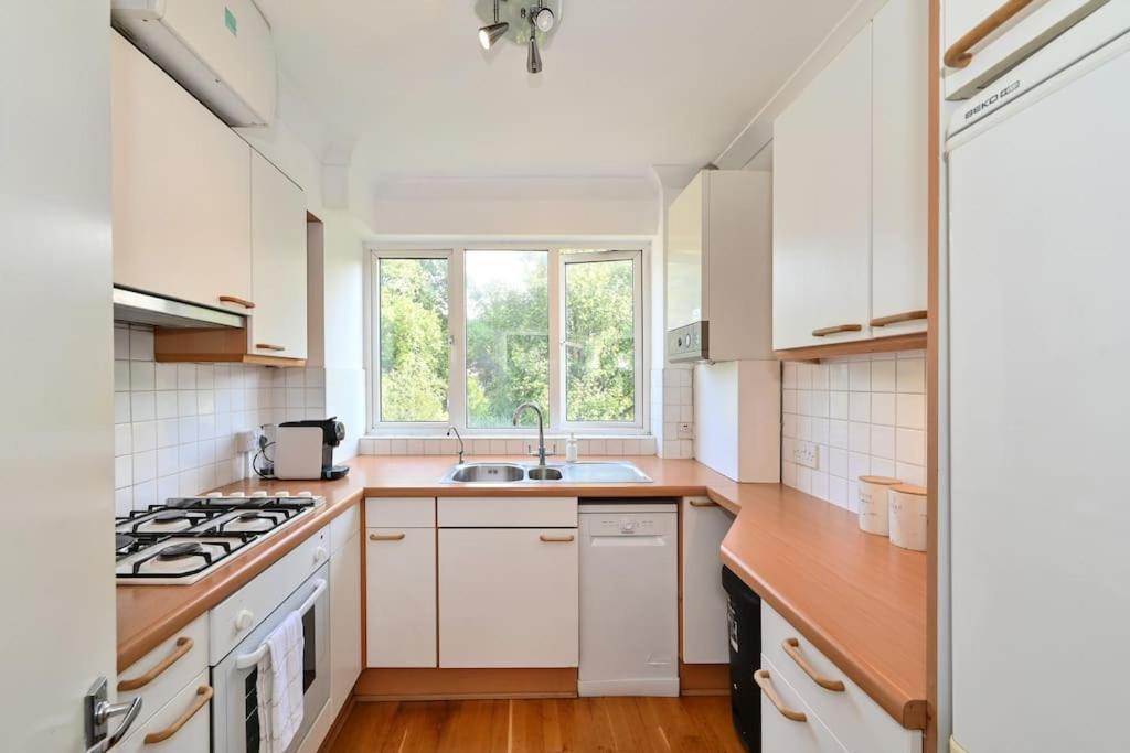3-bedroom With Parking In Maida Vale