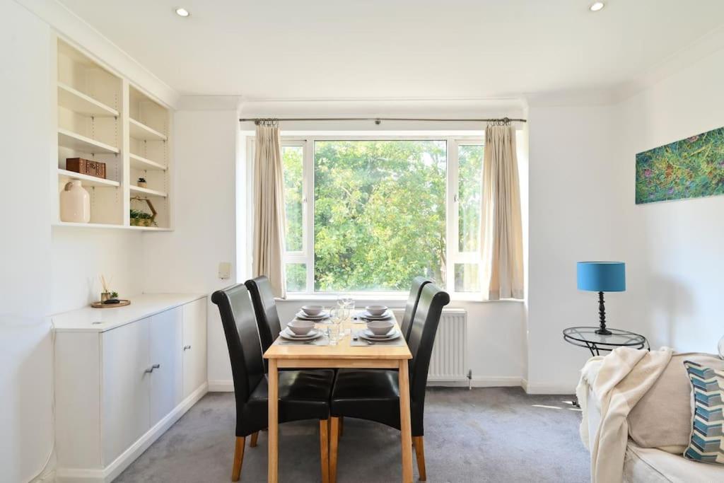 3-bedroom With Parking In Maida Vale Appartement
