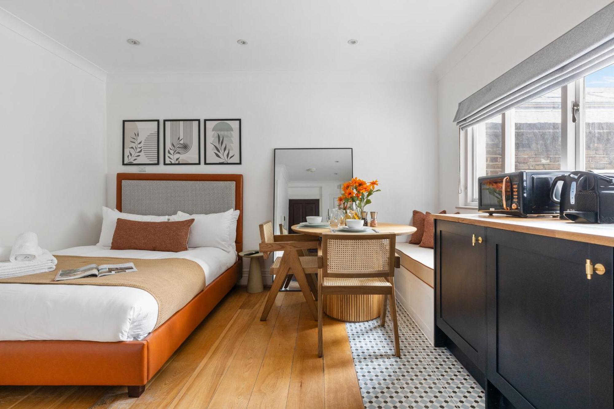 Luxurious Retreat - La Reserve Knightsbridge Apartment