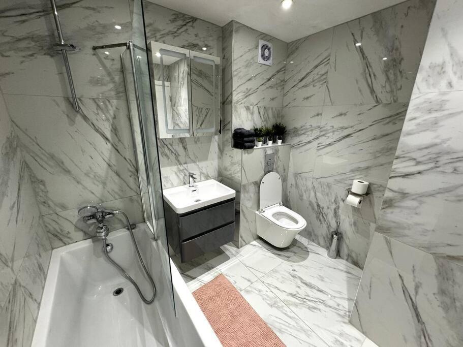 Great 3 Bedrooms Flat In Clapham * Londres