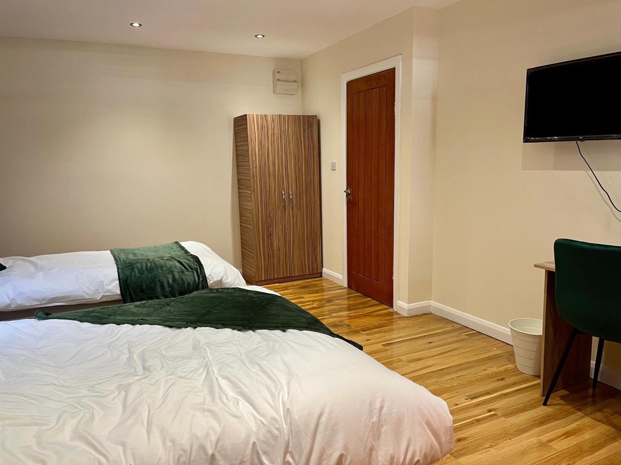 Ridge Hill House Homestay London