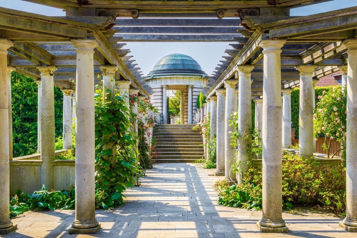 Ridge Hill House * London