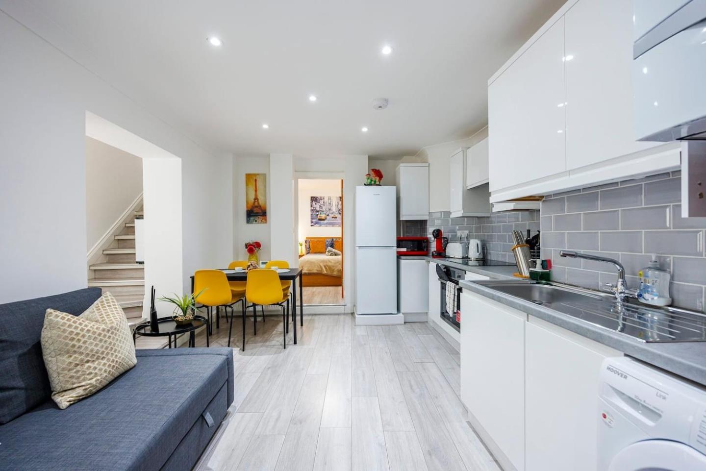 Three Bedrooms 3 Bathrooms In *
