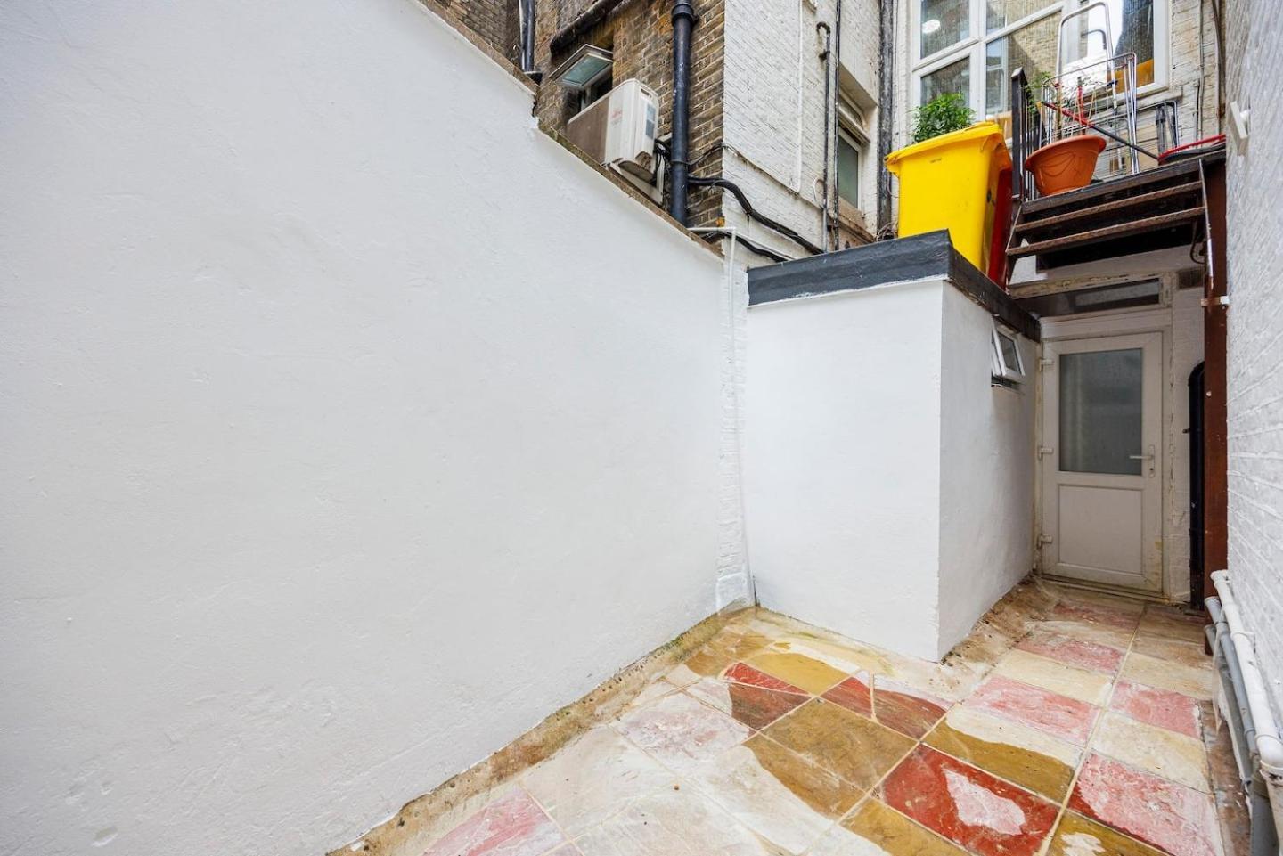 Three Bedrooms 3 Bathrooms In *