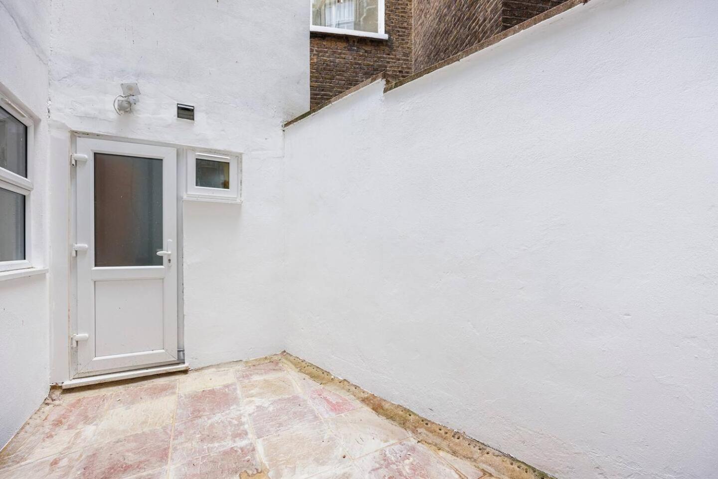 Three Bedrooms 3 Bathrooms In Appartement