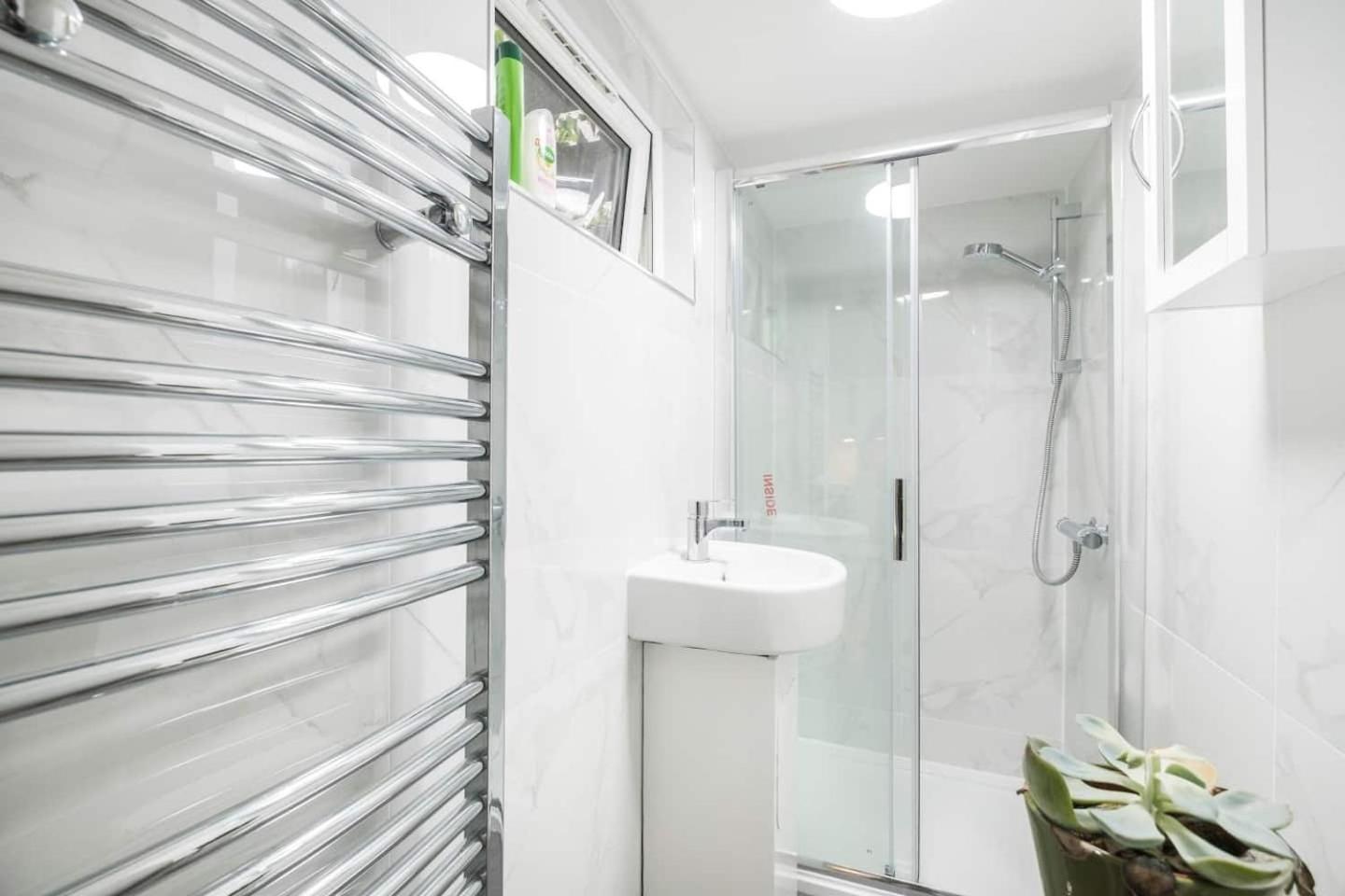 Three Bedrooms 3 Bathrooms In