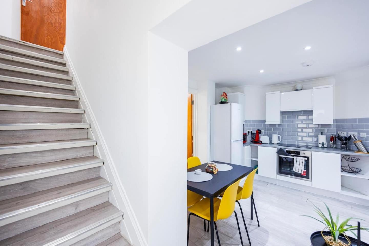 Three Bedrooms 3 Bathrooms In Appartement