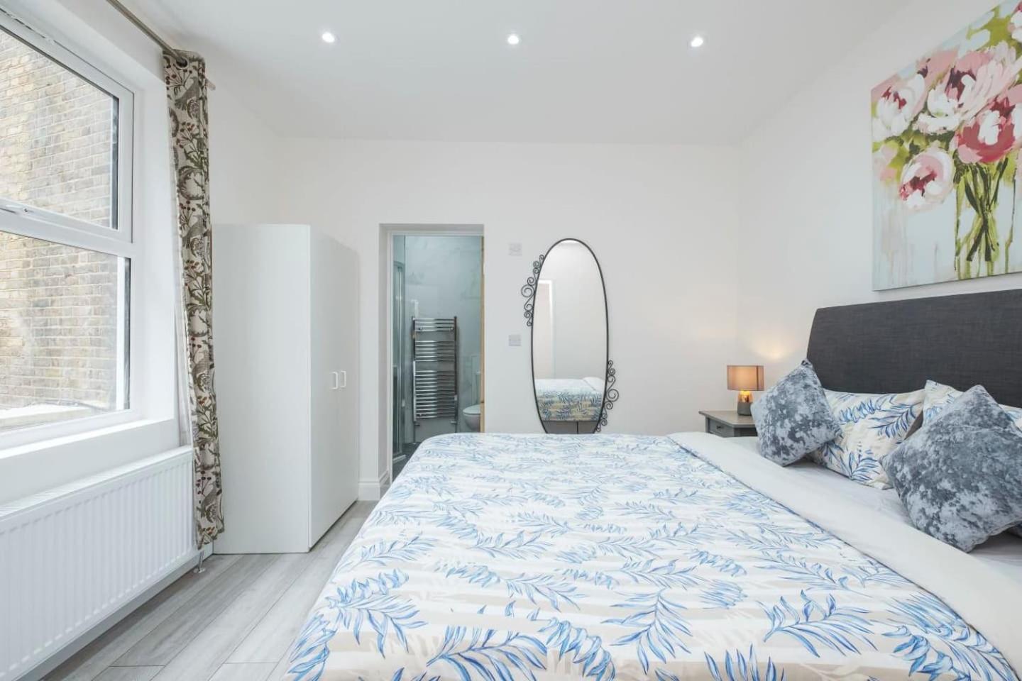 Three Bedrooms 3 Bathrooms In Appartement