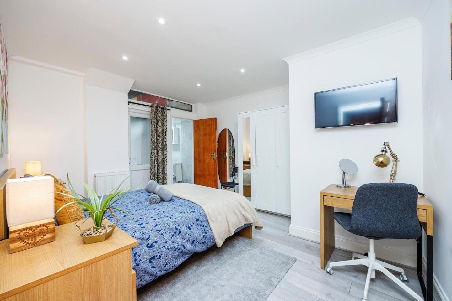 Three Bedrooms 3 Bathrooms In Appartement
