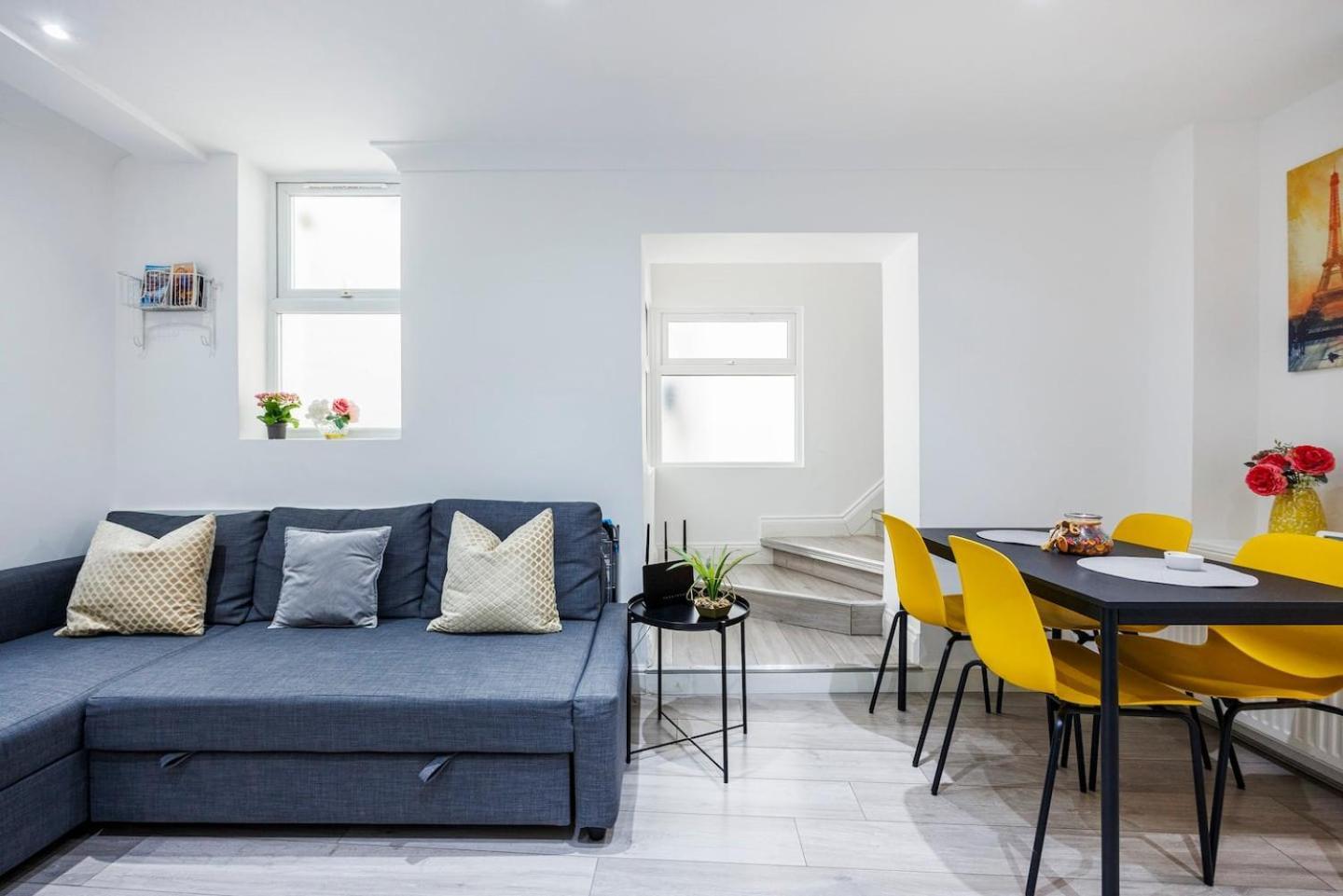 Three Bedrooms 3 Bathrooms In Appartement *