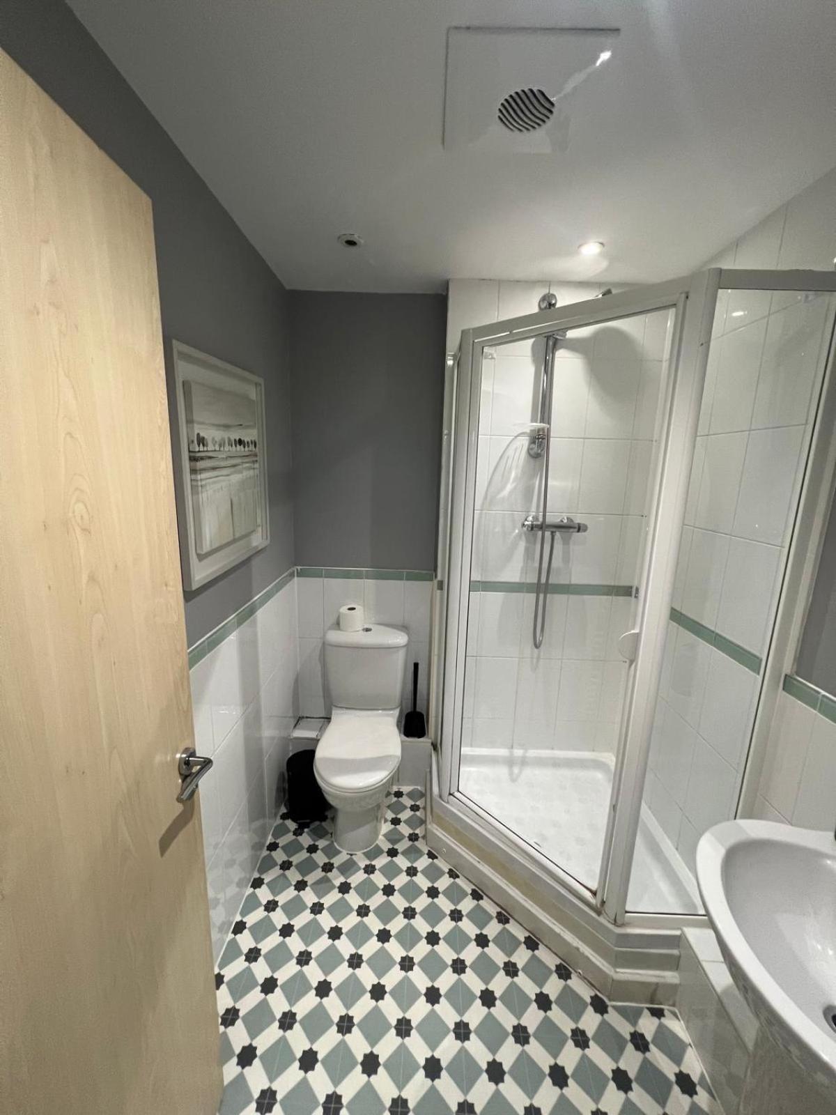 Apartamento Modern Two Bedroom Two Bath Opp Tube Station