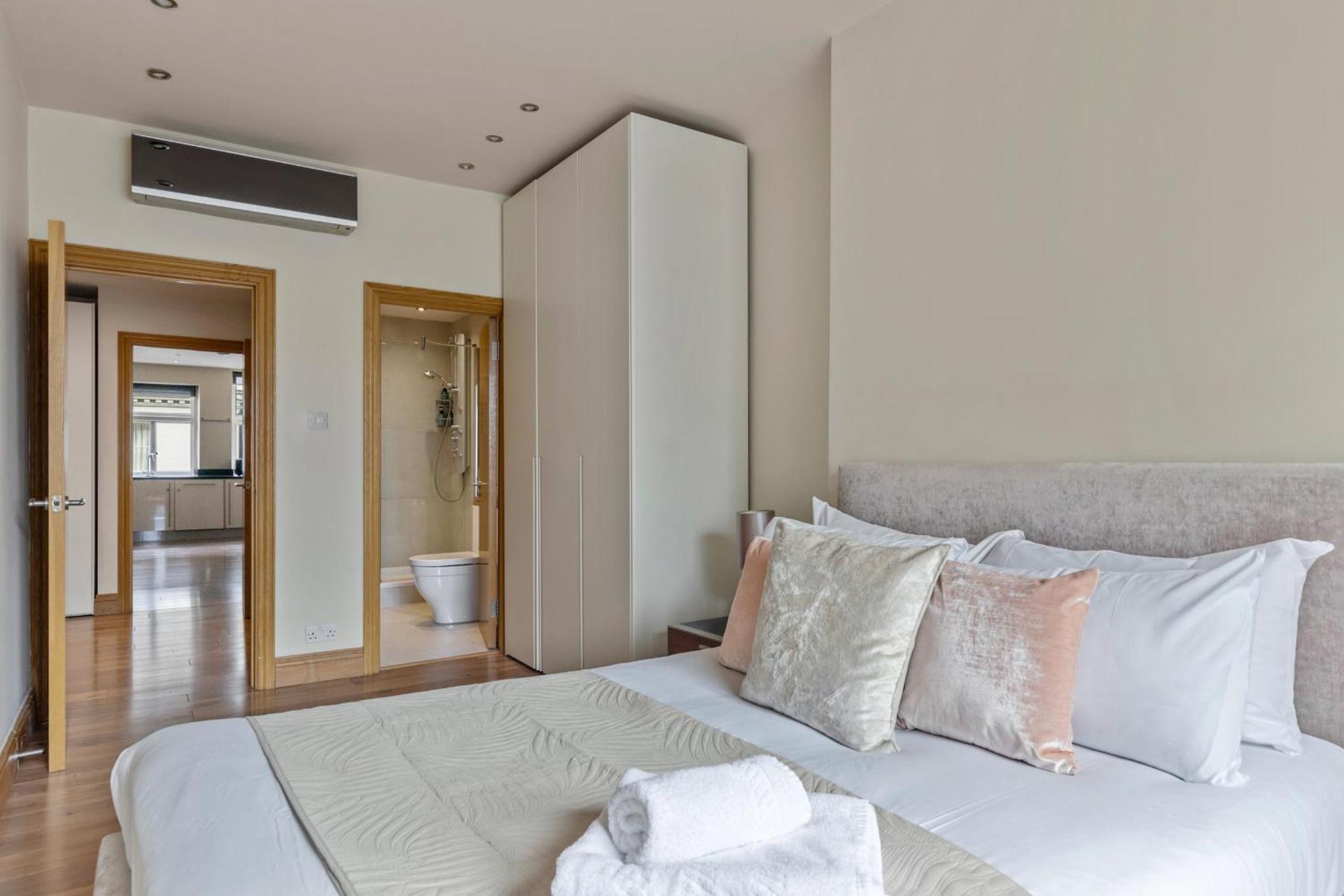 Enchanting Hideaway - La Reserve South Kensington