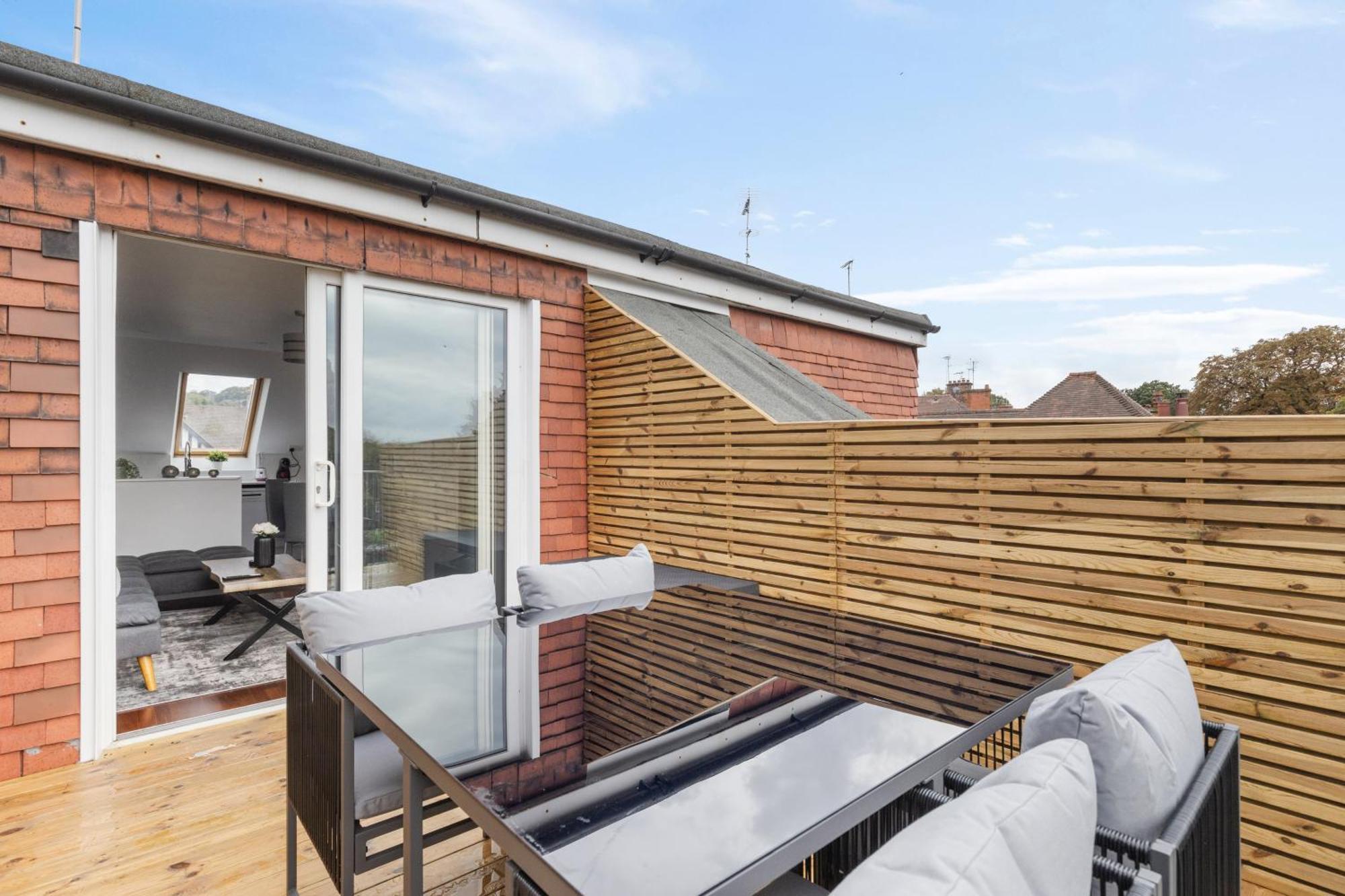 The Hampstead Hideaway - Free Parking - Close To Ldn
