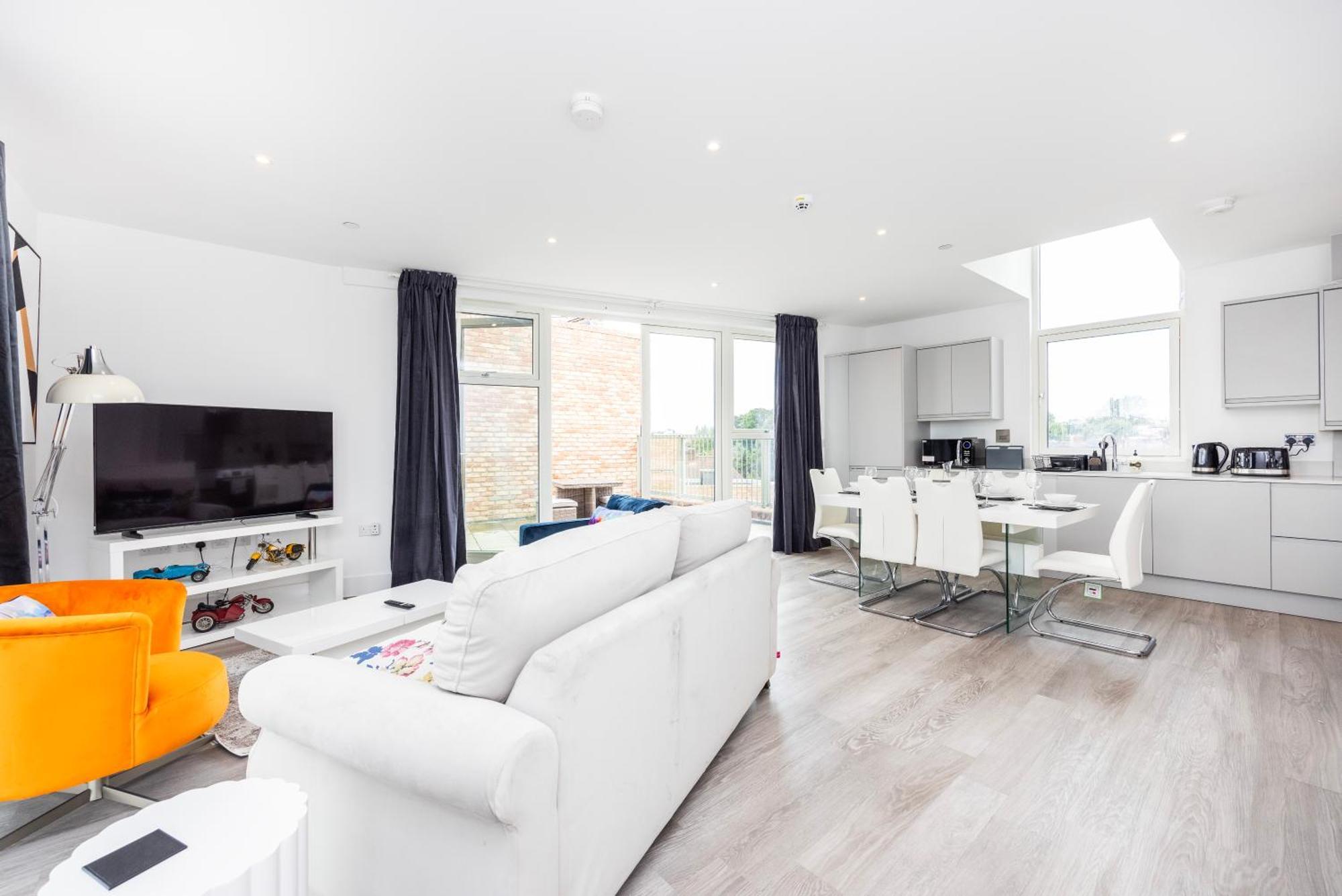 Appartement Modern 3 Bedroom House With Balconies & Parking