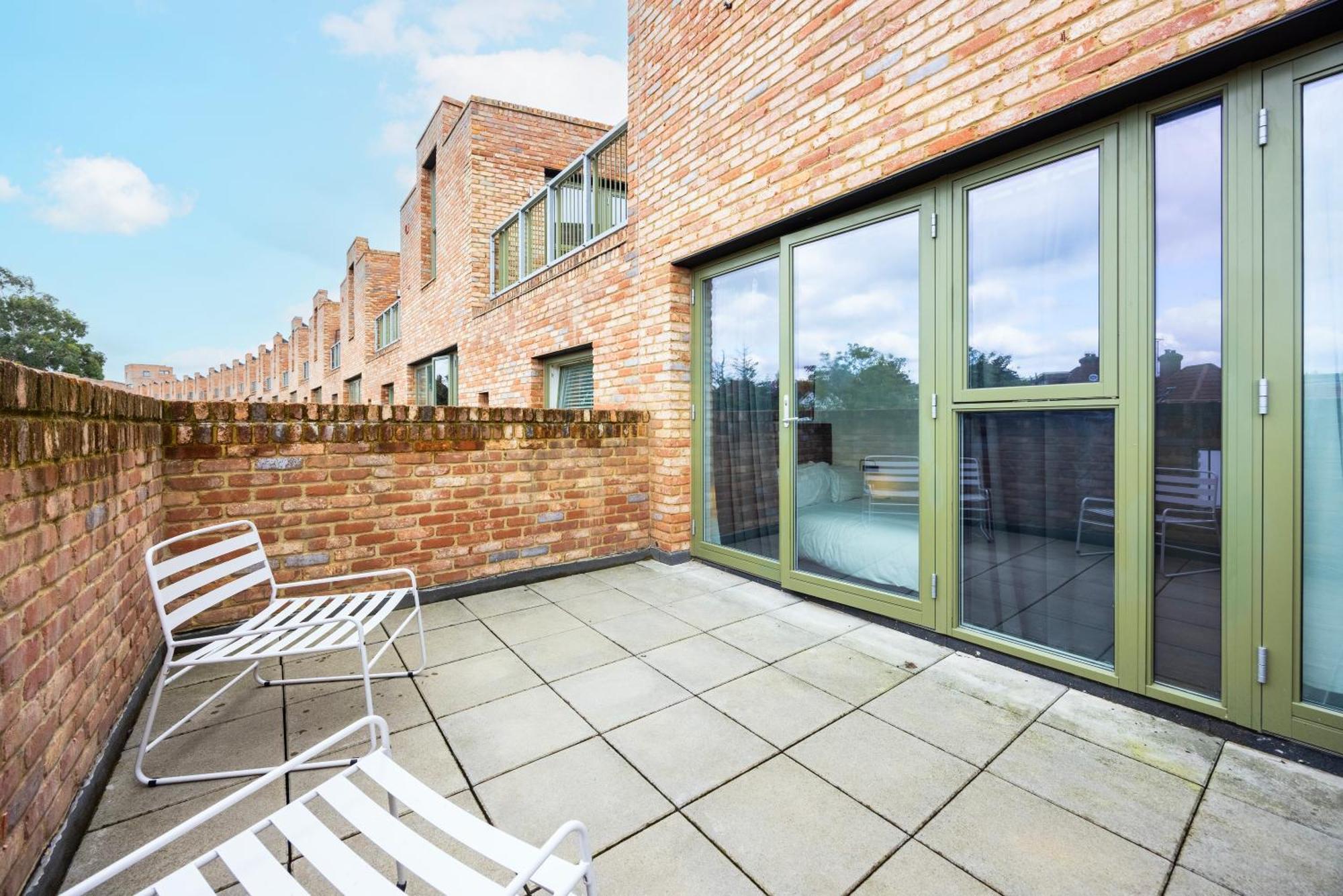 Appartement Modern 3 Bedroom House With Balconies & Parking *
