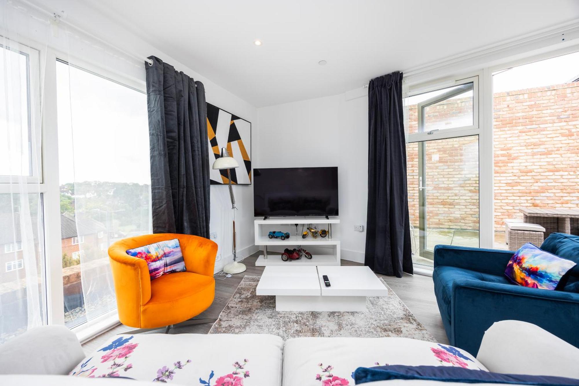 Modern 3 Bedroom House With Balconies & Parking * Londres