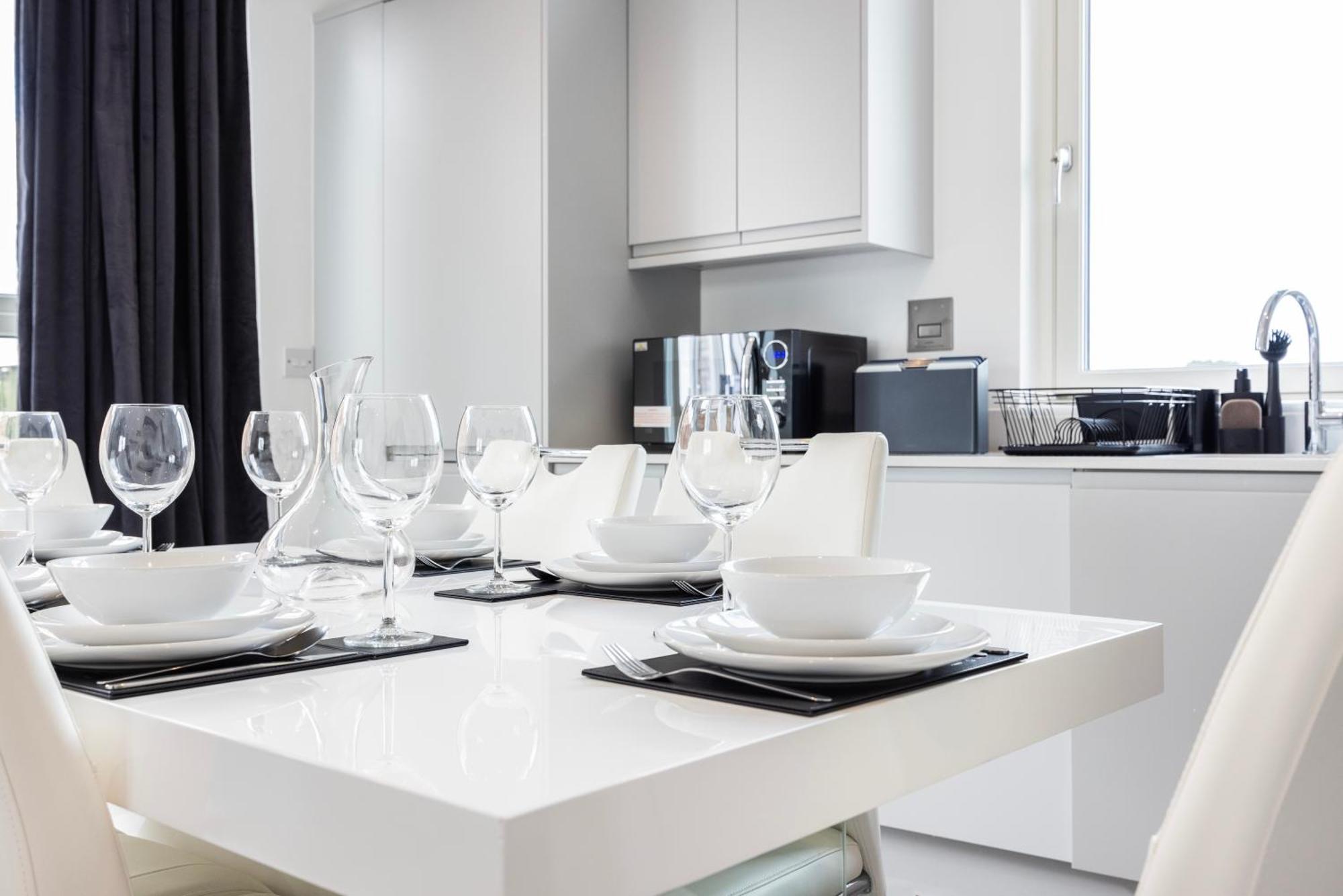 Modern 3 Bedroom House With Balconies & Parking Appartement