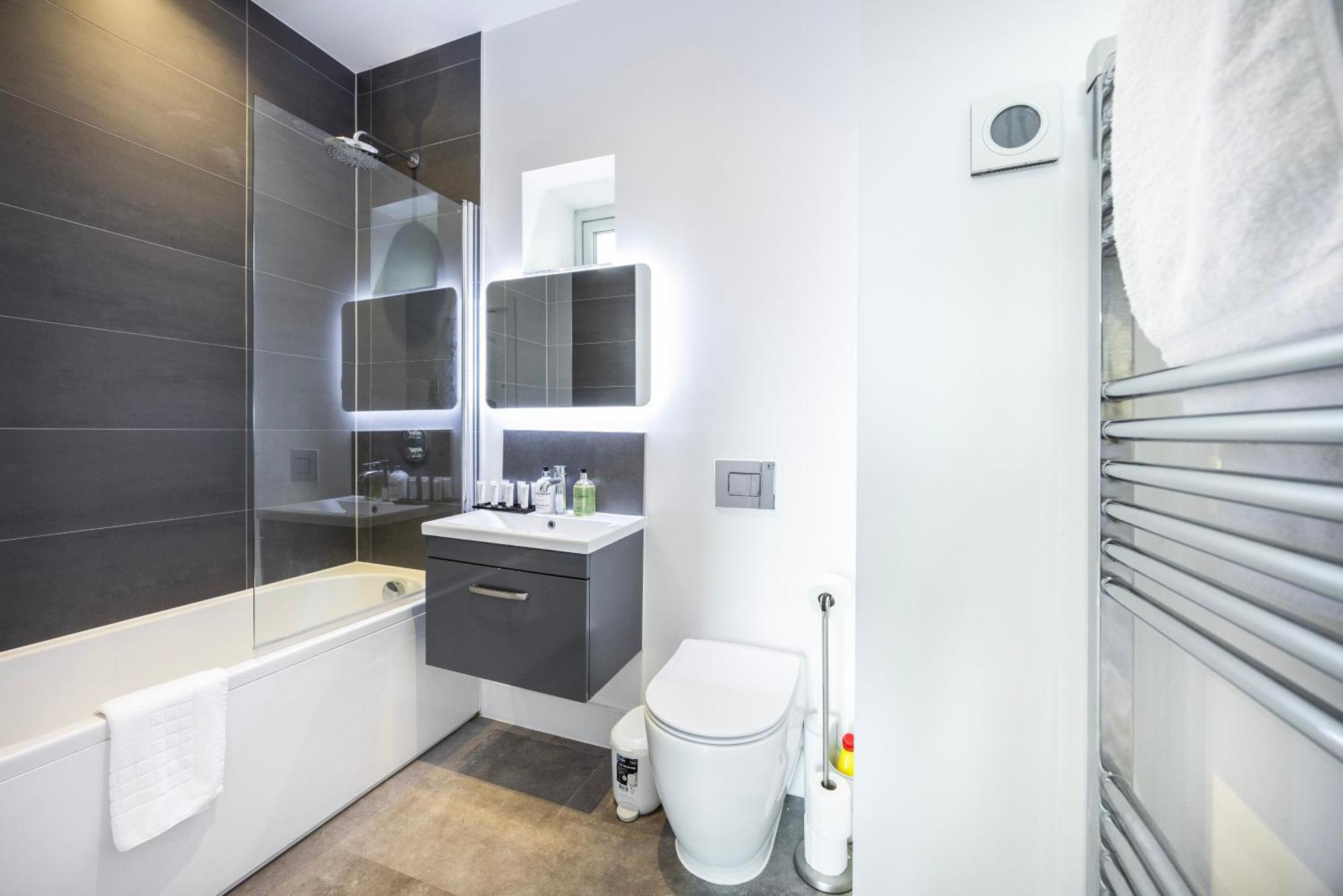Apartamento Modern 3 Bedroom House With Balconies & Parking Londres