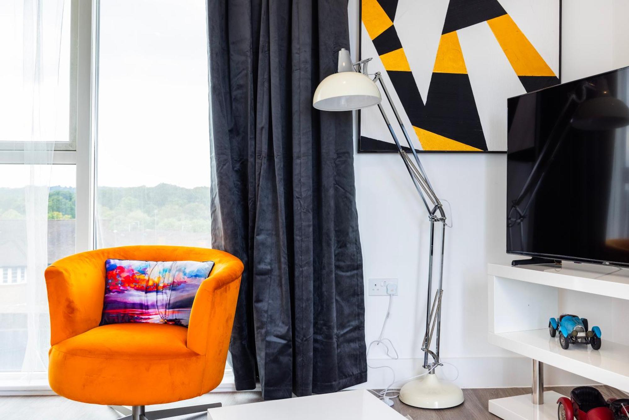 Modern 3 Bedroom House With Balconies & Parking Londres