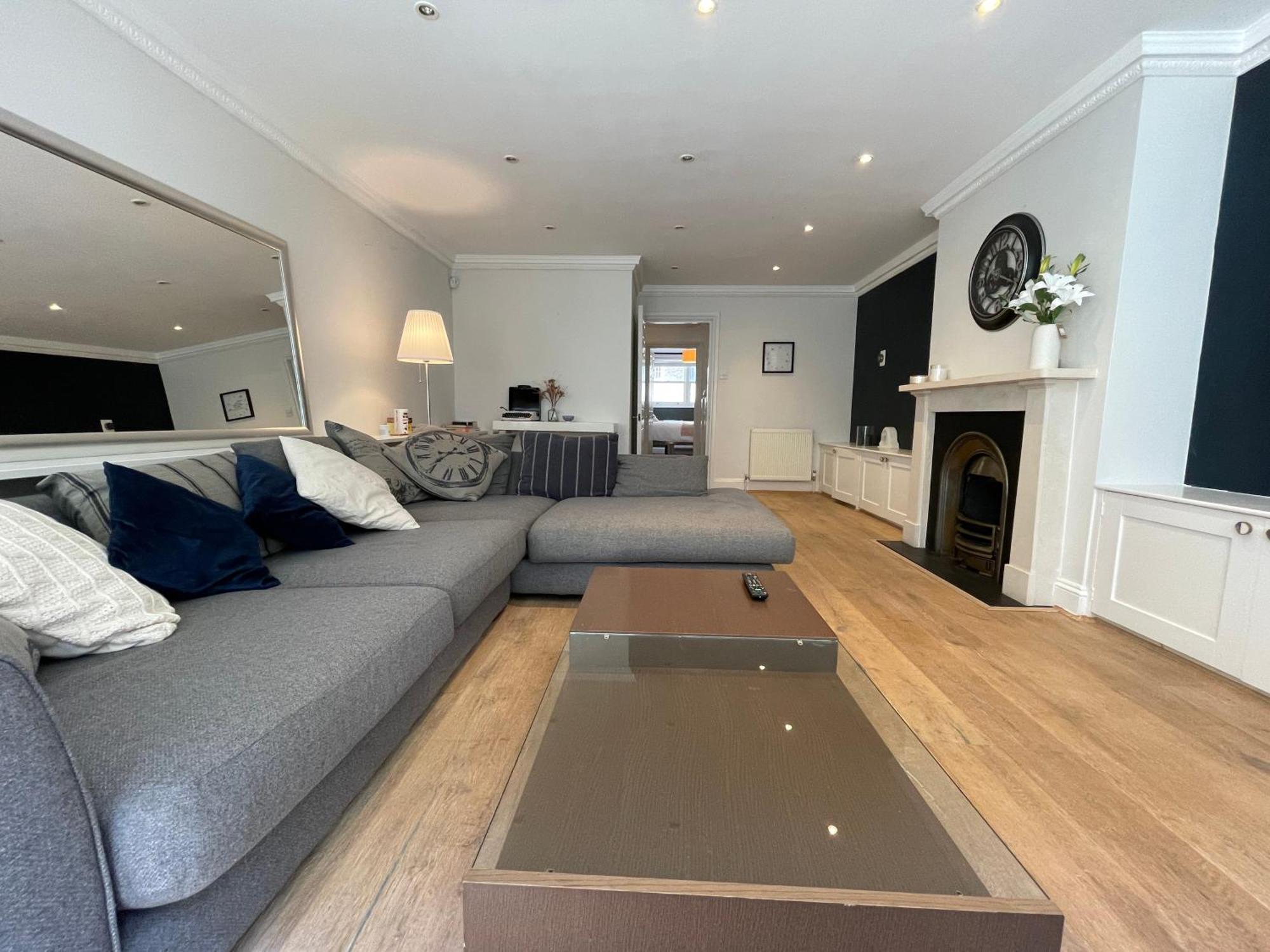 Сasa de vacaciones 5 Bed House - Fancy - Sleep Up To 12 -