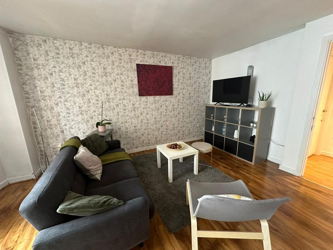 Apartamento Charming 1bdr Serviced Condo! 4 Guests Pool N Free Parking *