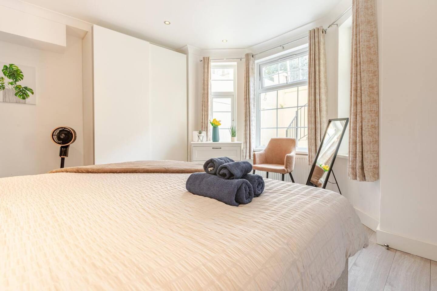 The Paddington Pines - 2 Bed En-suite *