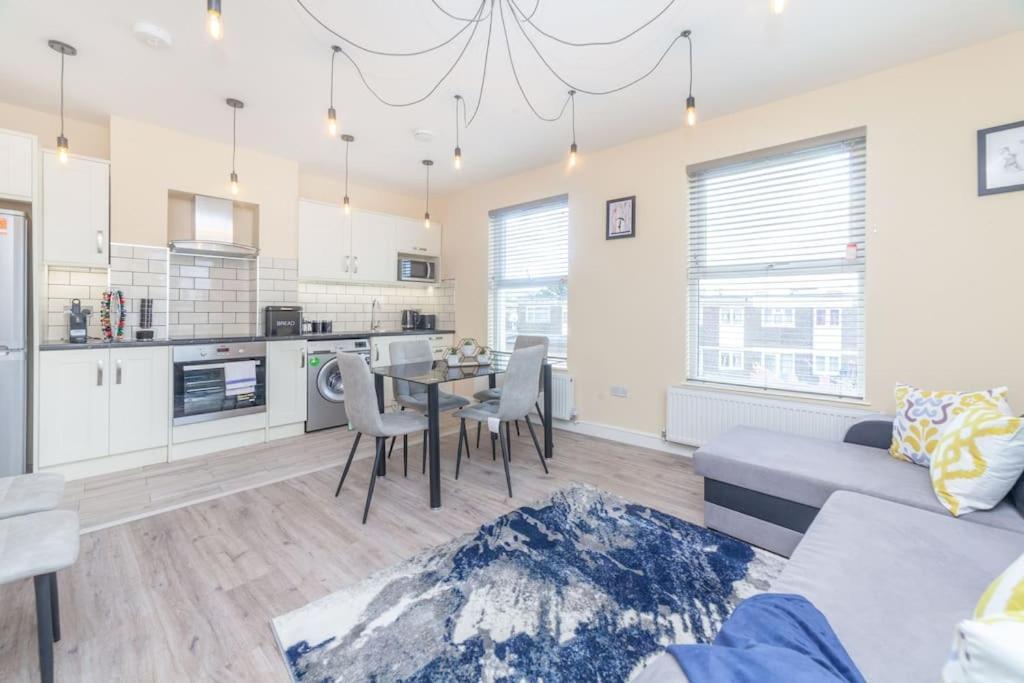 Modern Stylish 2 Bedroom In East *