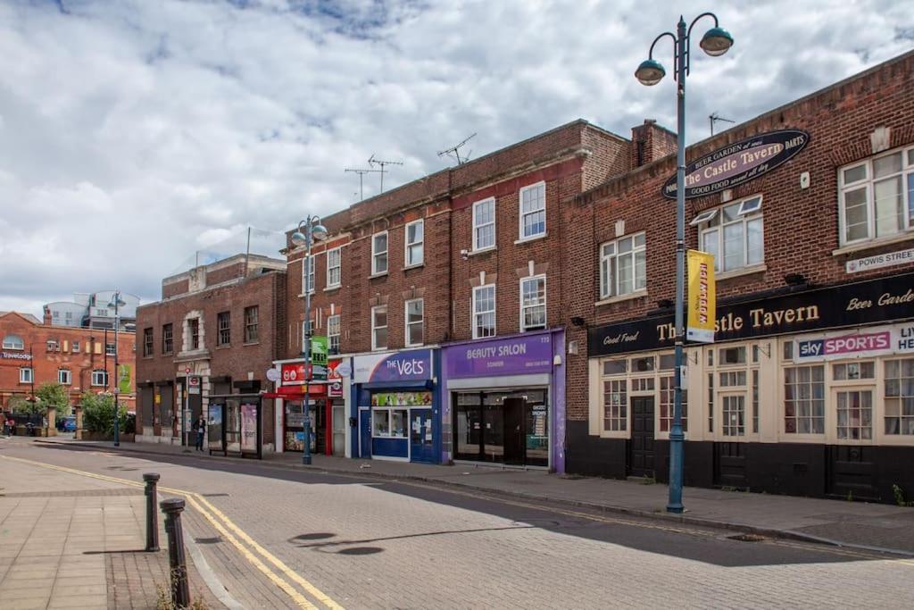 Spacy 3 Bedroom Woolwich Londres