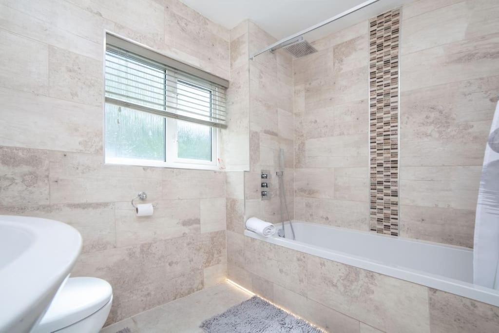 Spacy 3 Bedroom Woolwich Apartamento