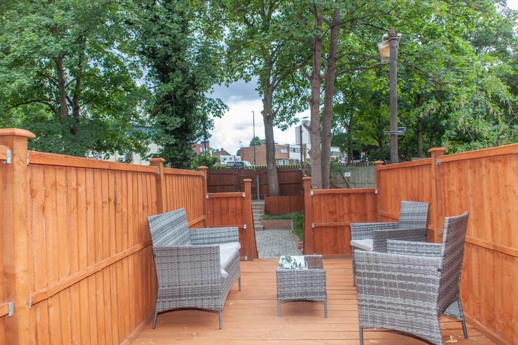 Spacy 3 Bedroom Woolwich Apartamento Londres