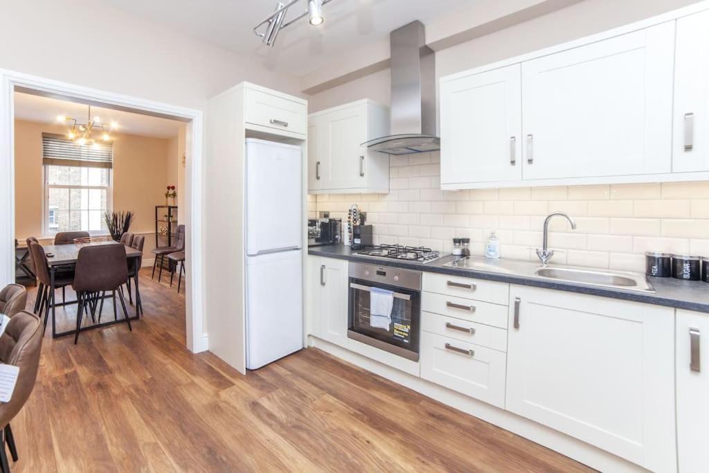 Spacy 3 Bedroom Woolwich Apartamento