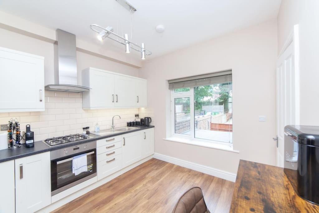Spacy 3 Bedroom Woolwich Apartamento Londres