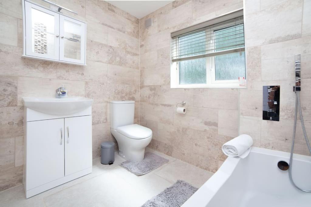 Spacy 3 Bedroom Woolwich Apartamento Londres