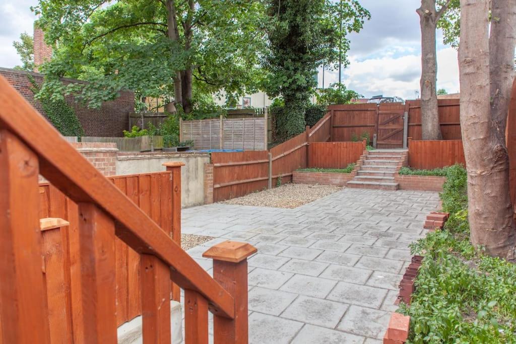 Apartamento Spacy 3 Bedroom Woolwich Londres