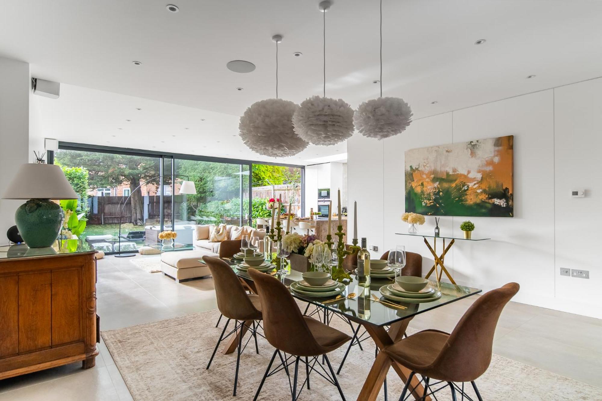 4 Bed 4 Bath House By Livestay Short Lets & Serviced With Parking, Jacuzzi & Garden * Londres
